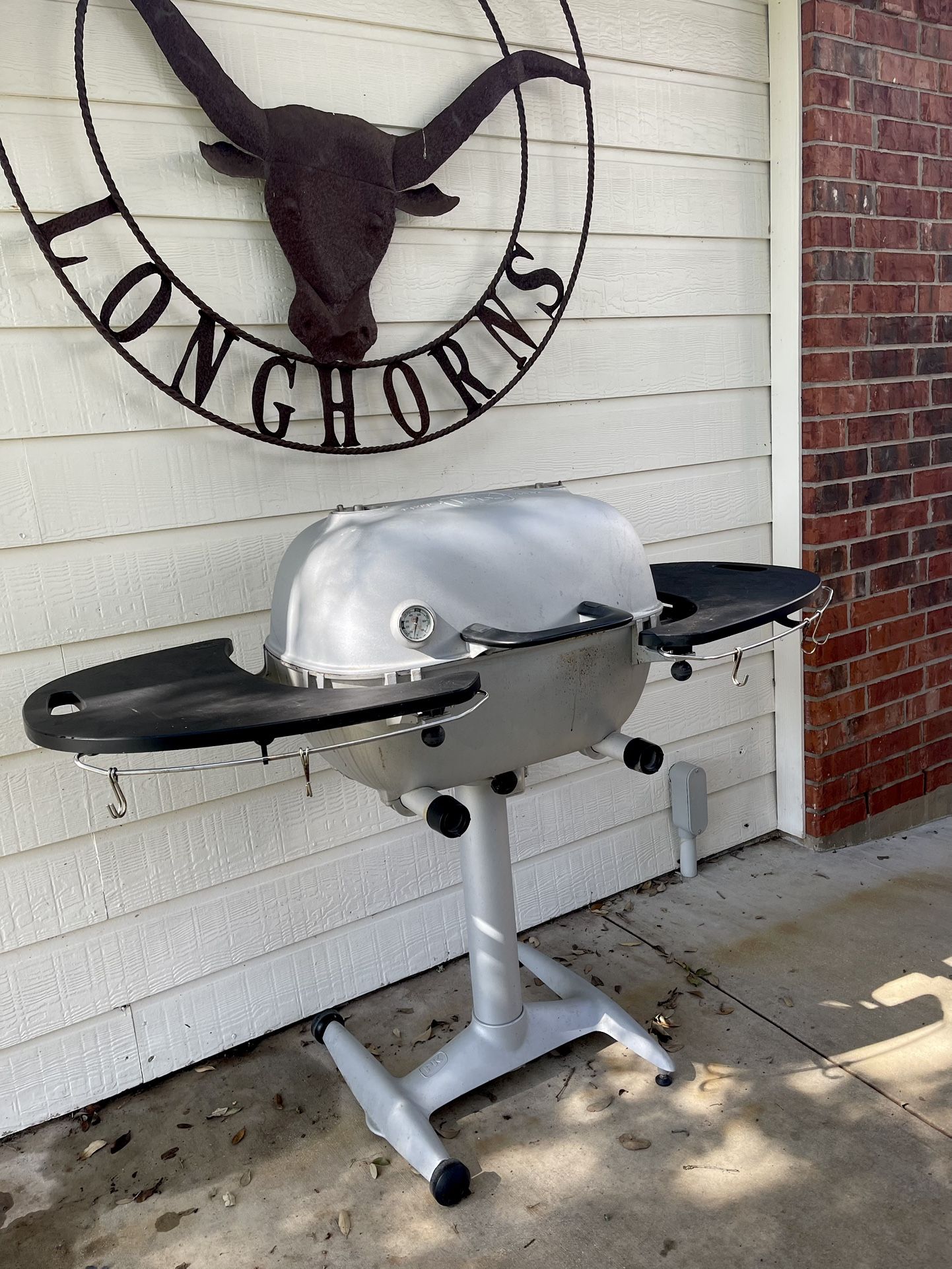 PK Grills PK360 Portable Charcoal Grill and BBQ Smoker, Cast Aluminum Outdoor BBQ Grill, Portable Grill for Camping, Backyard Grilling Park Tailgating