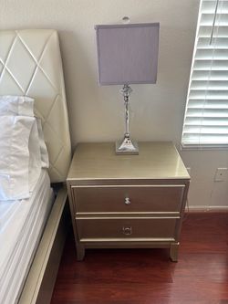 2 Nightstands