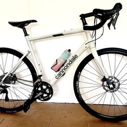 Road Bike Cannondale Synapse 