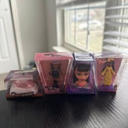 Mini Bratz figures