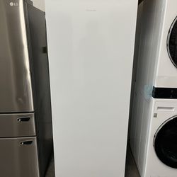 New Hisense 13.6 cu ft Upright Freezer