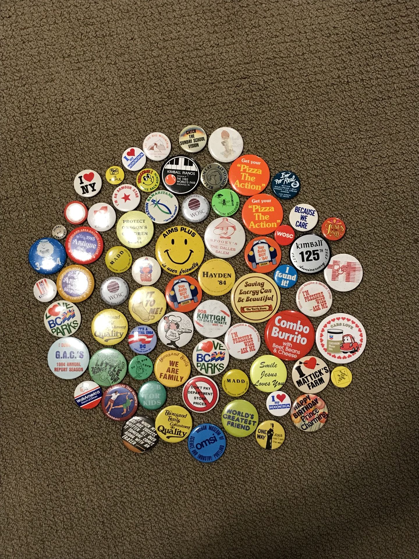 Vintage Pins and Buttons. Rare and Collectible Political and Advertising