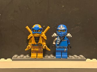 Lego ninjago figure lot.