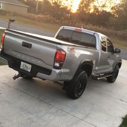 Toyota Tacoma Tonneau Cover
