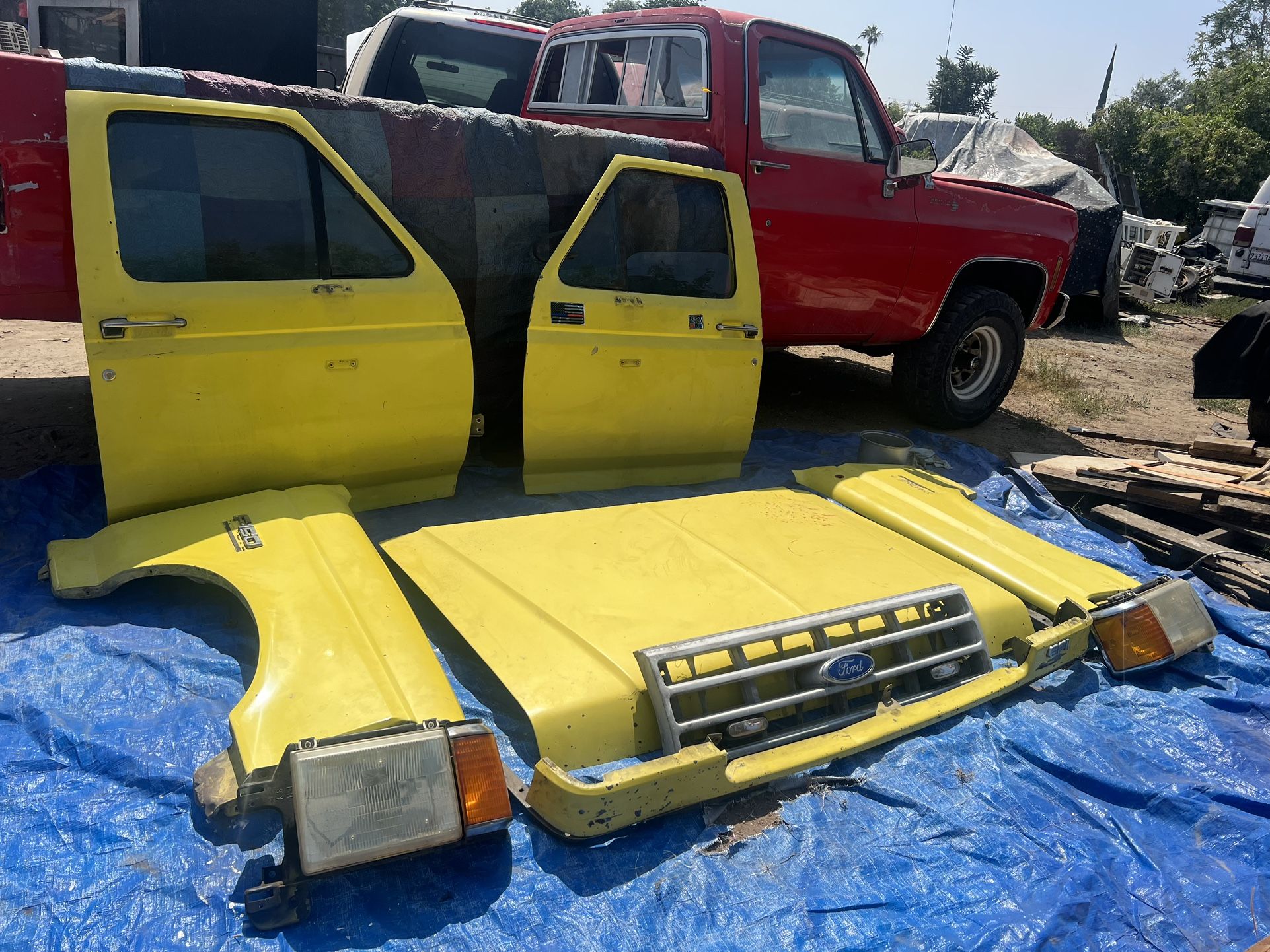 1989F 150 complete front clip $600