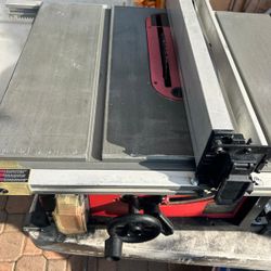 SIERRA DE MESA MILWAUKEE SEMINUEVA NO TENGO   PILAS