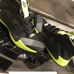 Brand New Exclusive Addias $75 Size 6