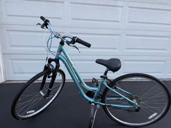 Trek 7100 women’s hybrid 21 speed bike