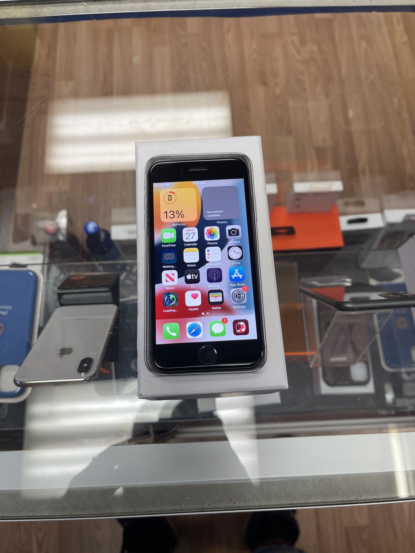 iPhone 8 Factory Unlocked Financing Available! 30 Days Manufacture Warranty !