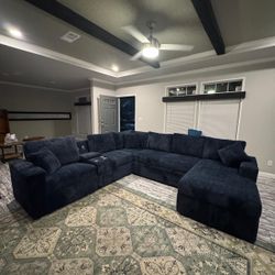 🔥 MULTIFUNCTIONAL SECTIONAL – LOADED WITH FEATURES! 🔥