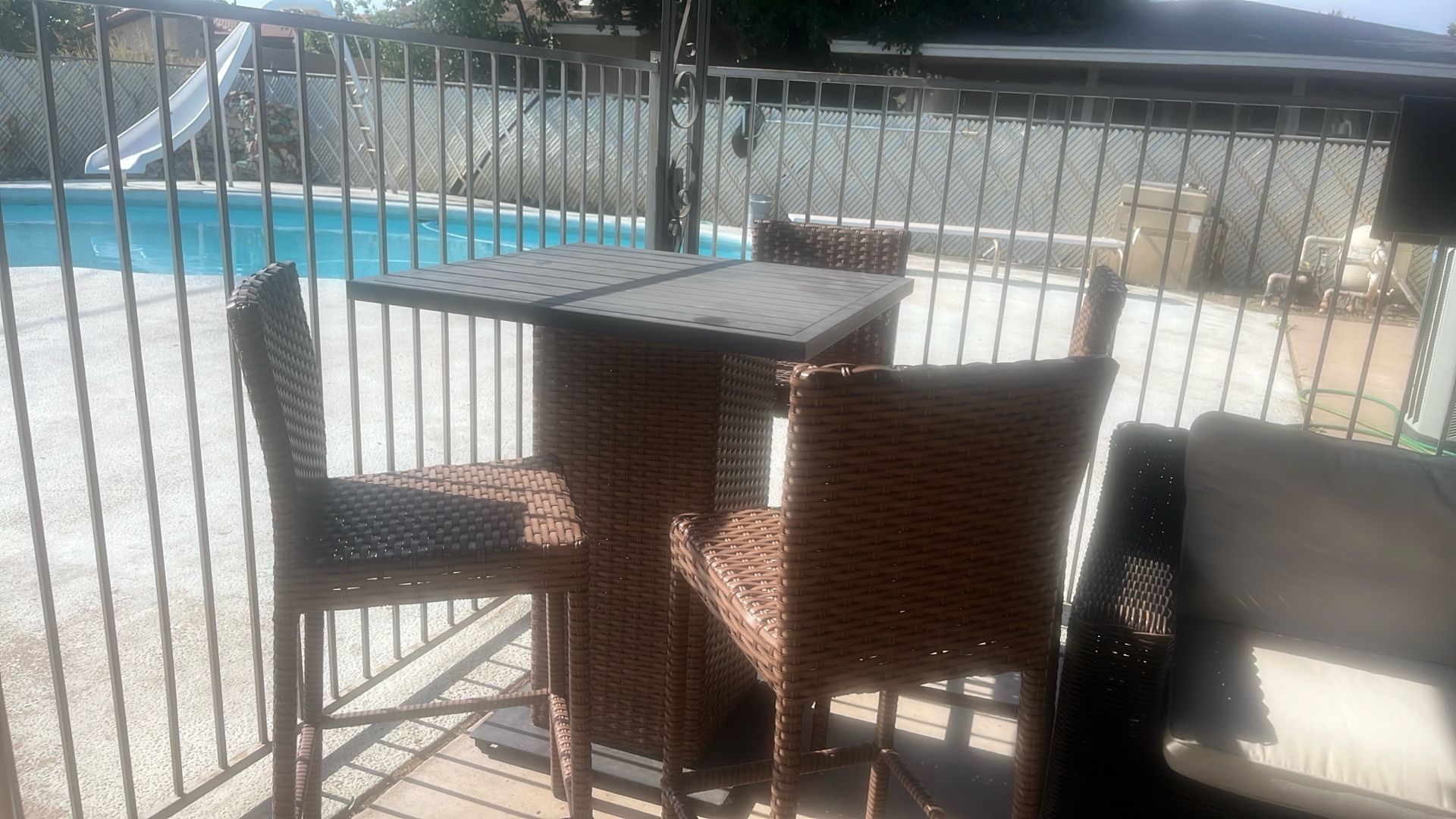 Really Nice Wicker Table And Chairs