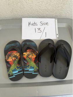 Boys slippers size 13/1