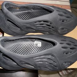 Foam Runners Black Onyx Size 10 