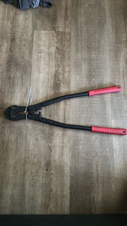 Milwaukee Heavy-Duty Bolt Cutters