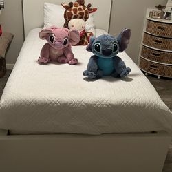 Bed With Mattress And Vanity 