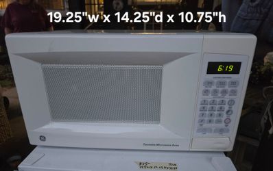 GE Microwave Oven with turntable
19.25"w x 14.25"d x 10.75"h