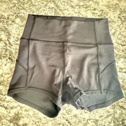 Lululemon High-Rise  Compression Shorts 