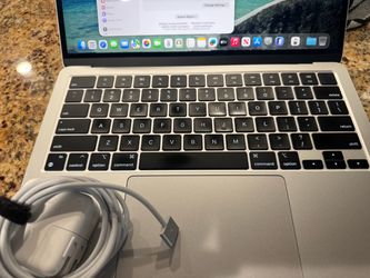 2022 MacBook Air M2 - 16/512