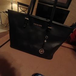 Good Valentine's Gift Michael Kors Purse