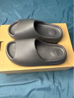 Black Yeezy Slides Size 6