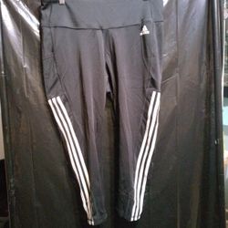 Adidas Ladies Black And White Three Stripe Leggings Designed For Workouts Or Casual Wear. Size 2XL.
