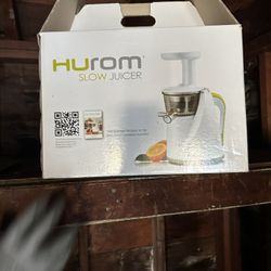 Hurom Slow Juicer – Sur La Table