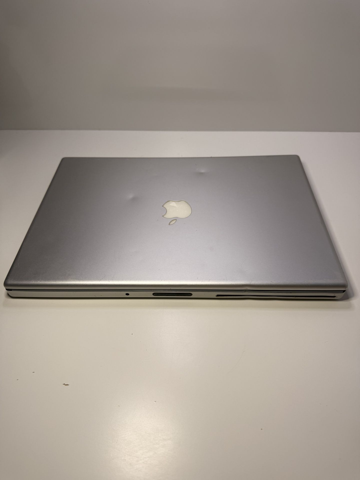 π» Apple MacBook Pro 15" A1211 (2006) β Core 2 Duo 2.5GHz / 2GB RAM / 250GB HDD π»