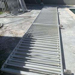 ALUMINUM FENCE ROUGHLY  50FEET L X4 FEET TALL