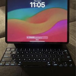 M1 iPad Pro 13” With Apple Magic Keyboard 