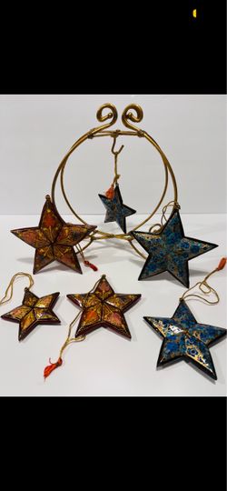 Vtg Lacquered Wood Hand Painted Blue, Red, Gold Flowers Christmas 6 Ornaments . Set of 6 beautiful handmade ornaments are in good condition. Size:5”,4