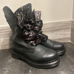 Dr. Martens Aimilita Combat Boots Floral Lined Fold Over Black Women's Sz 6 Used