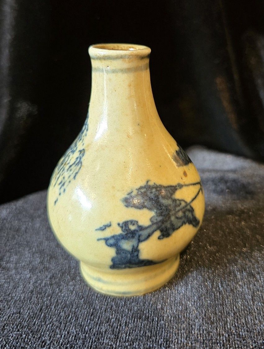 Chinese Stoneware Snuff Bottle