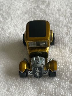 Red Line- Hot Wheels Gold Vicky 1968