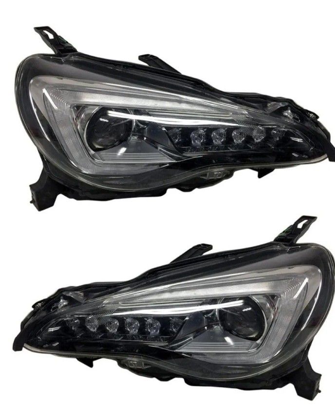 Subaru Headlight Set $700 Or 400 Each