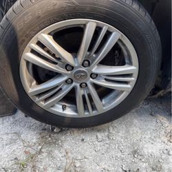225-55-17 Infiniti Wheel set Like New Tires