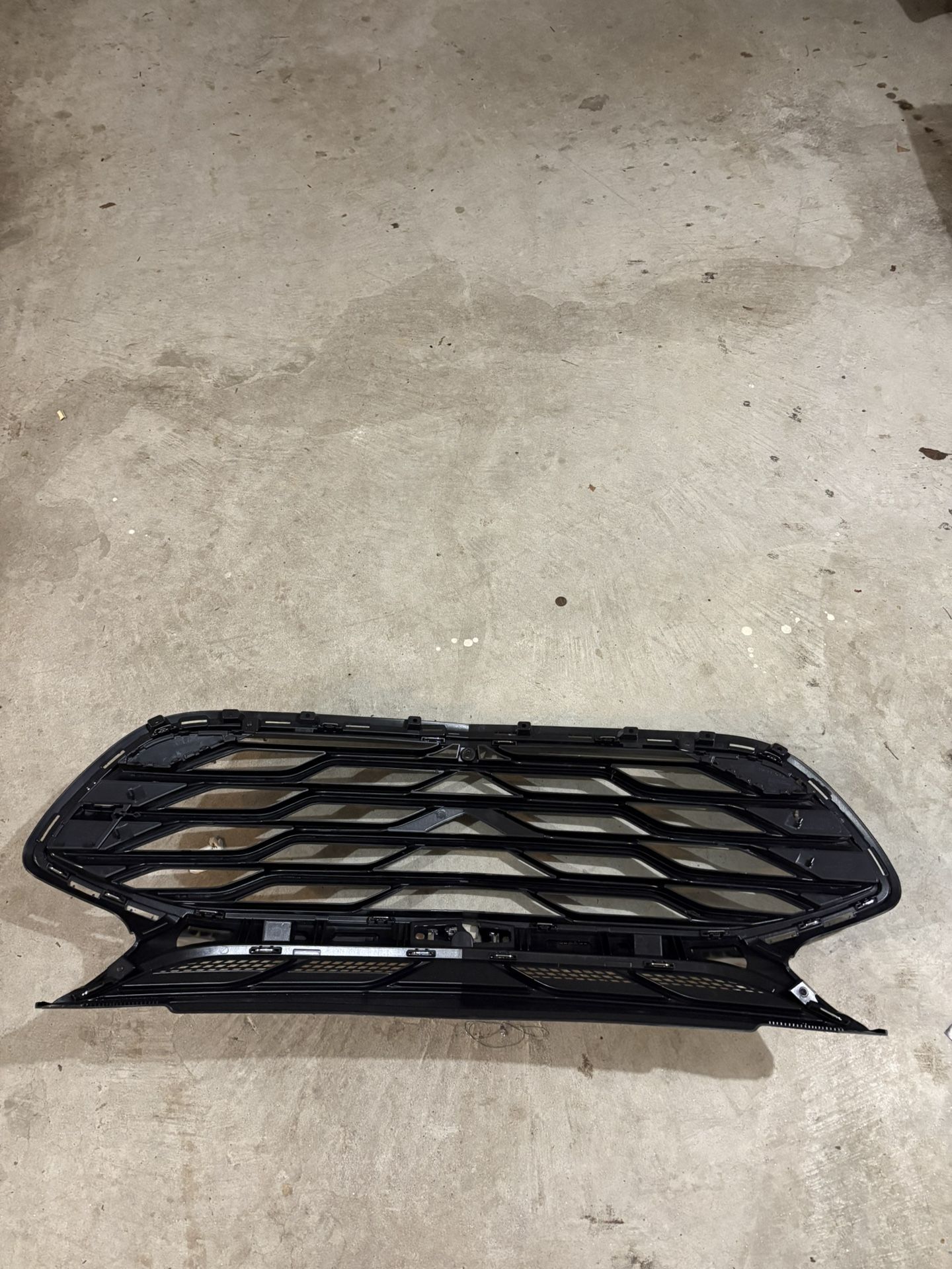 2019 Chevy Cruze grill