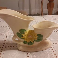 REALLY NEAT Looking VINTAGE DOUBLE Vase FROM hull POTTERY Made in UsA