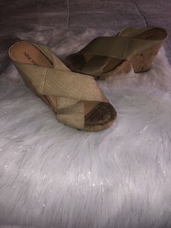 Nine West wedge gold sandals size 7.5
