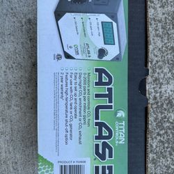 TITAN CONTROLS ATLAS 3 - DAY/NIGHT CO2 MONITOR/CONTROLLER + CO2 Regulator