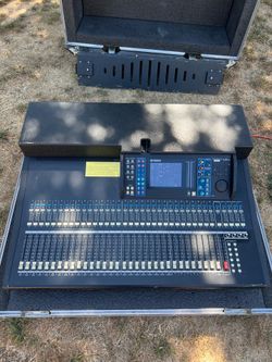 Yamaha LS9-32 Digital Mixing Console With Road Case