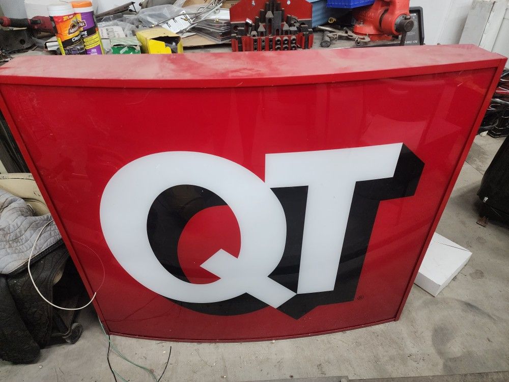 Big QT lighted sign Quiktrip