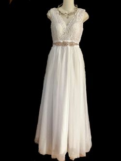 NWT…Simply Beautiful White Wedding/Ball Gown Size 4 