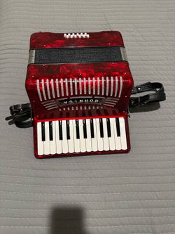 Hohnica 1303 Beginner 12 Bass Accordion Red