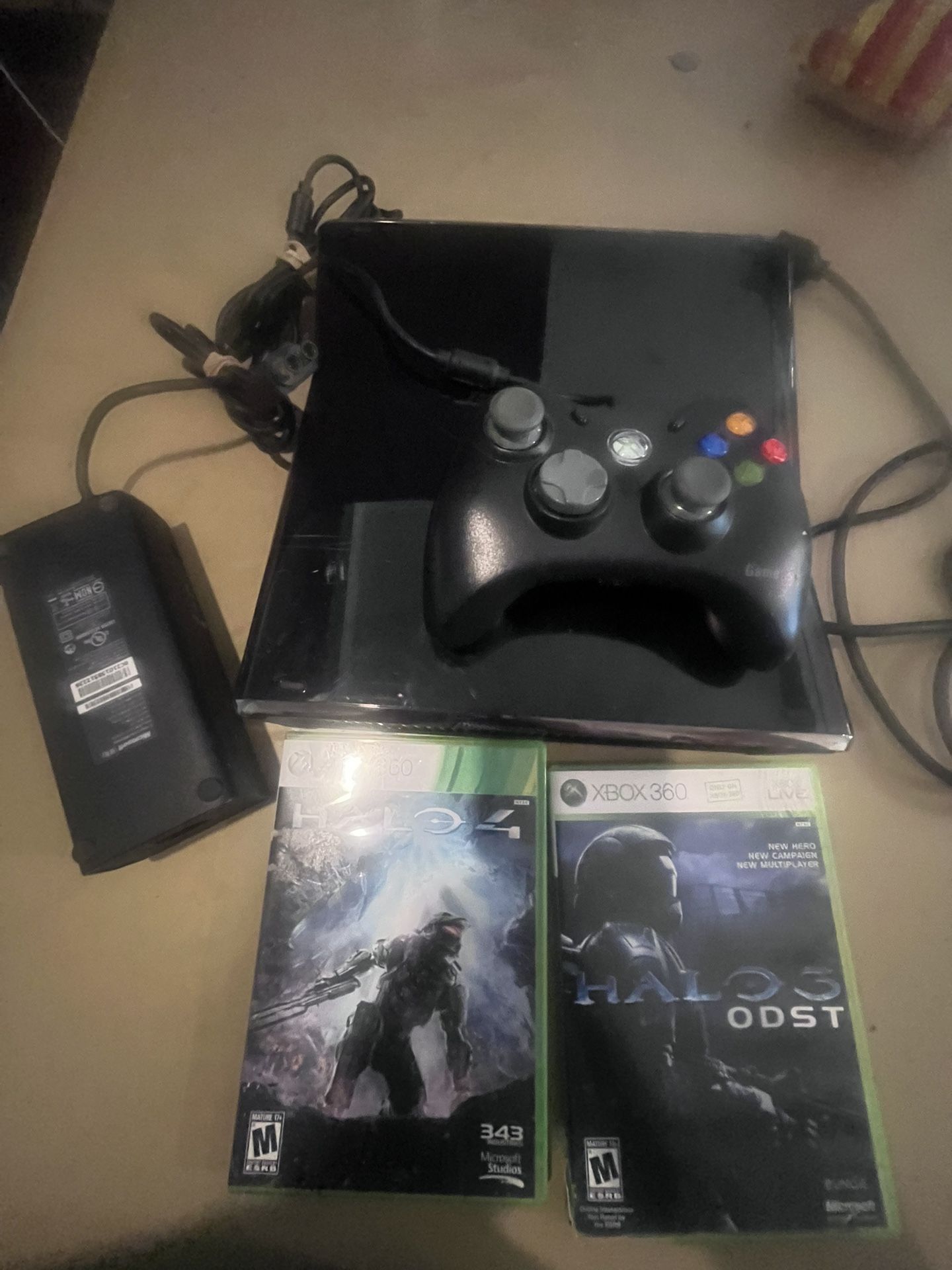 Xbox 360 Slim W Control And Games