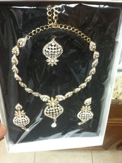 Necklace + ear ring set brand new best quality