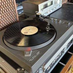 Vintage Fisher MT-6211 turntable