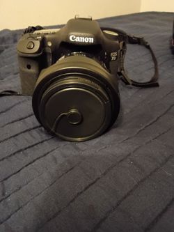 Canon EOS 7D DSLR Camera with Lens