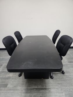 Mesas de oficina con sillas