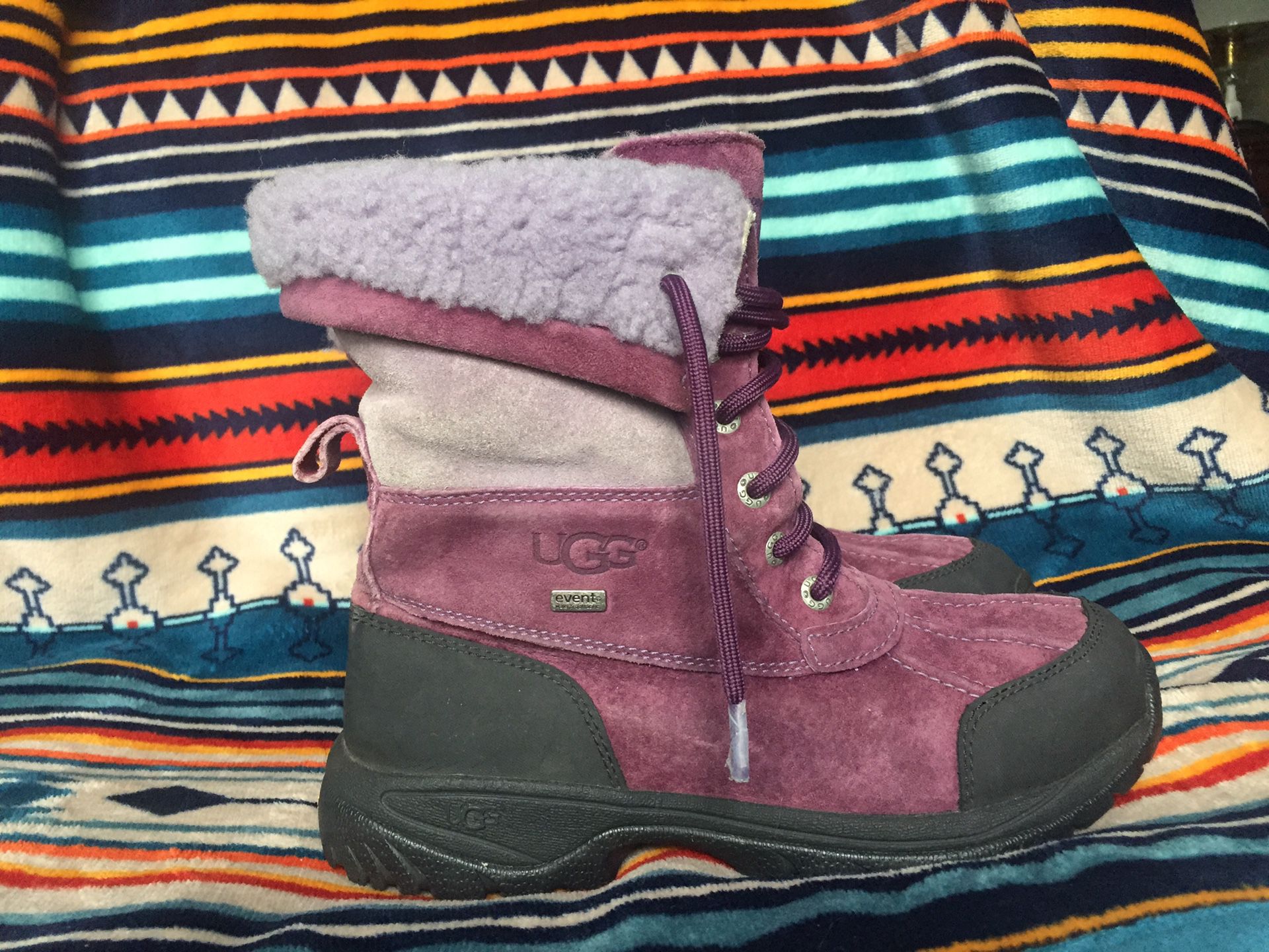 UGG Women’s Boots size 4