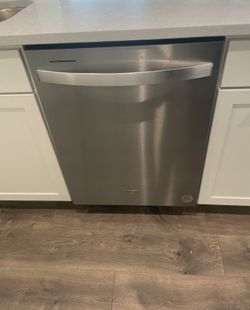 Whirlpool  Dishwasher 